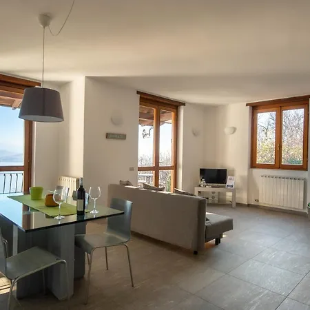 Alba In Ca Delle Isole 스트레사